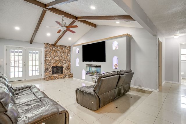 2421 Parkside Drive, Grand Prairie, TX 75052