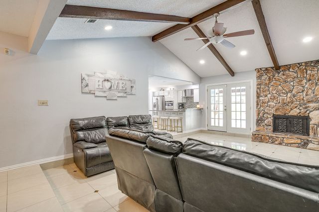 2421 Parkside Drive, Grand Prairie, TX 75052
