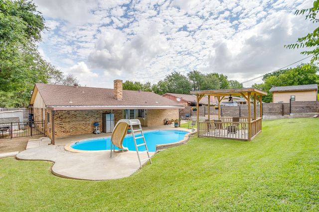 2421 Parkside Drive, Grand Prairie, TX 75052