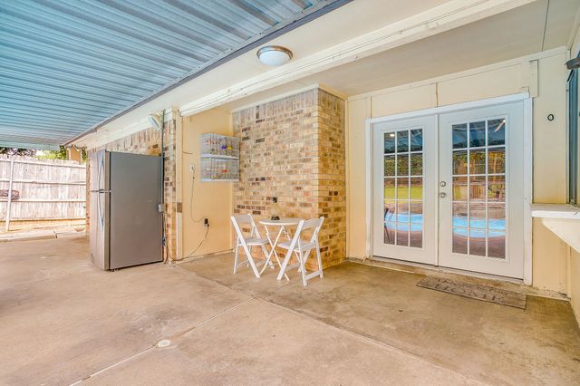 2421 Parkside Drive, Grand Prairie, TX 75052