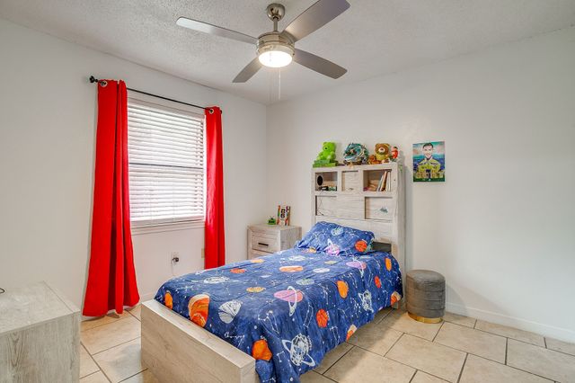 2421 Parkside Drive, Grand Prairie, TX 75052