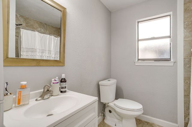 2421 Parkside Drive, Grand Prairie, TX 75052