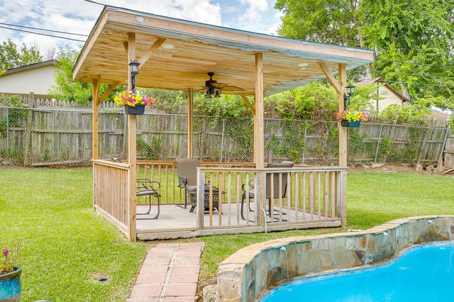 2421 Parkside Drive, Grand Prairie, TX 75052