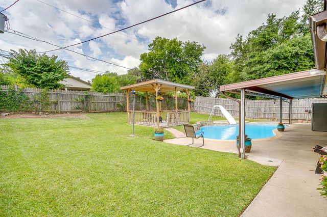 2421 Parkside Drive, Grand Prairie, TX 75052