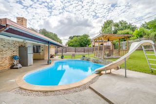 2421 Parkside Drive, Grand Prairie, TX 75052