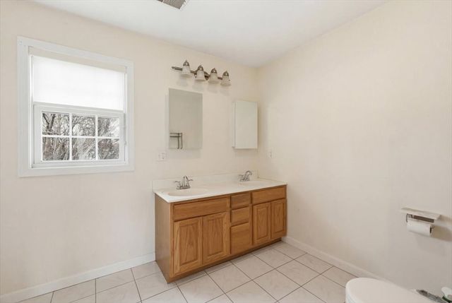 238 Sterling St, Fall River, MA 02721