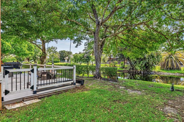 11251 Lakeview Drive 21-f, Coral Springs, FL 33071