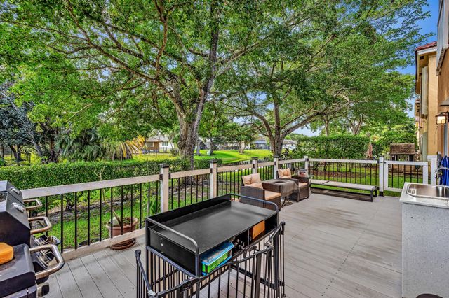 11251 Lakeview Drive 21-f, Coral Springs, FL 33071