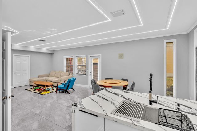 11251 Lakeview Drive 21-f, Coral Springs, FL 33071