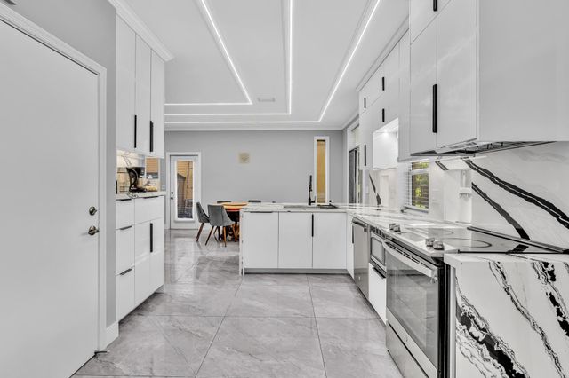 11251 Lakeview Drive 21-f, Coral Springs, FL 33071