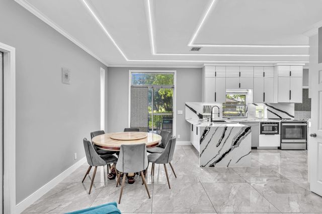 11251 Lakeview Drive 21-f, Coral Springs, FL 33071