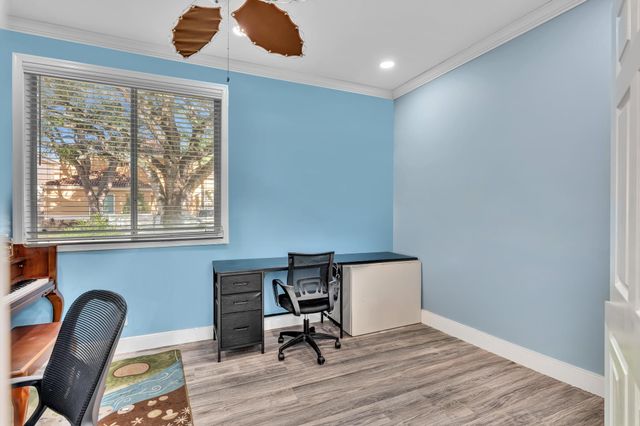 11251 Lakeview Drive 21-f, Coral Springs, FL 33071