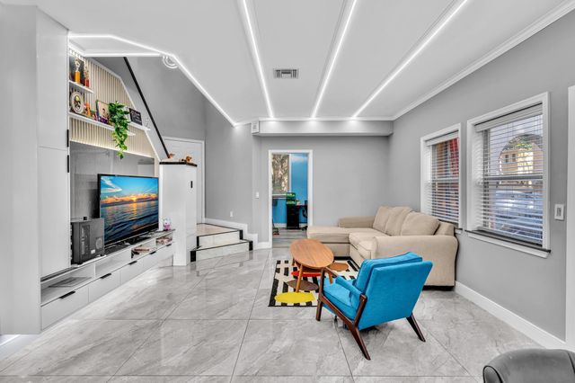 11251 Lakeview Drive 21-f, Coral Springs, FL 33071