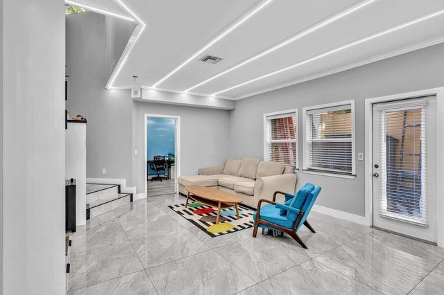 11251 Lakeview Drive 21-f, Coral Springs, FL 33071