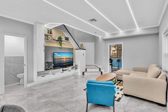 11251 Lakeview Drive 21-f, Coral Springs, FL 33071
