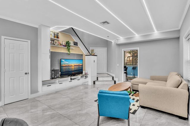 11251 Lakeview Drive 21-f, Coral Springs, FL 33071