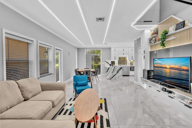 11251 Lakeview Drive 21-f, Coral Springs, FL 33071