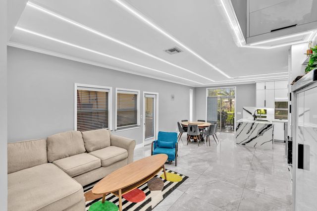 11251 Lakeview Drive 21-f, Coral Springs, FL 33071