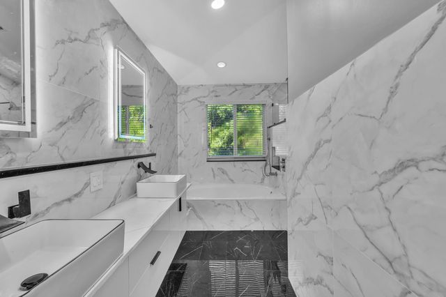 11251 Lakeview Drive 21-f, Coral Springs, FL 33071
