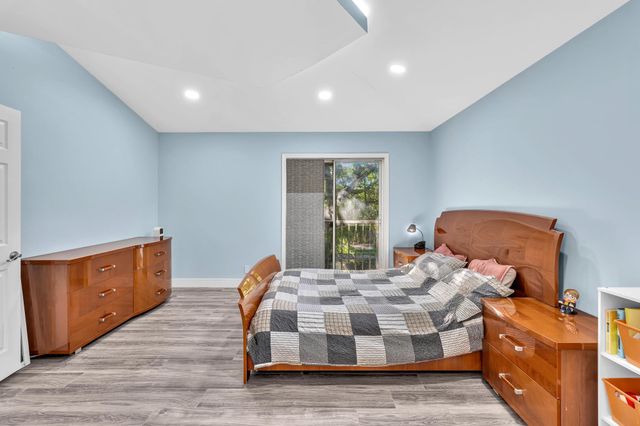 11251 Lakeview Drive 21-f, Coral Springs, FL 33071