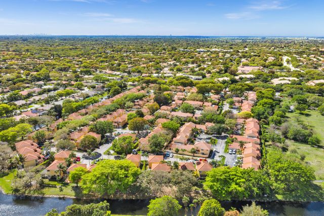 11251 Lakeview Drive 21-f, Coral Springs, FL 33071