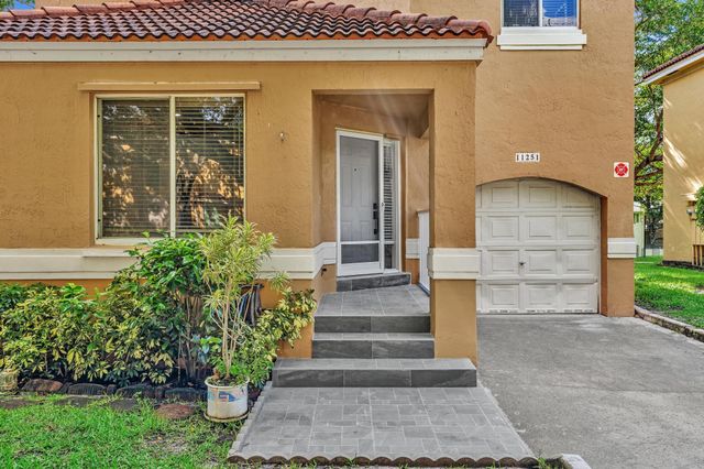 11251 Lakeview Drive 21-f, Coral Springs, FL 33071