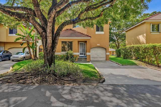 11251 Lakeview Drive 21-f, Coral Springs, FL 33071