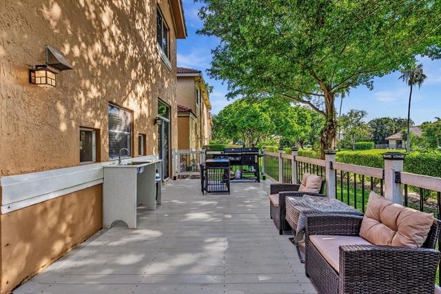 11251 Lakeview Drive 21-f, Coral Springs, FL 33071