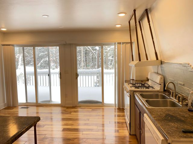 6859 Clover Road, Lakewood Club Vllg, MI 49457