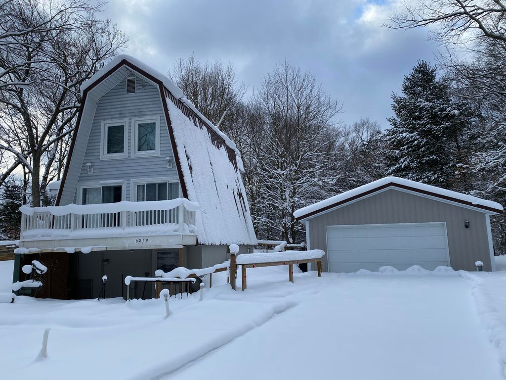6859 Clover Road, Lakewood Club Vllg, MI 49457