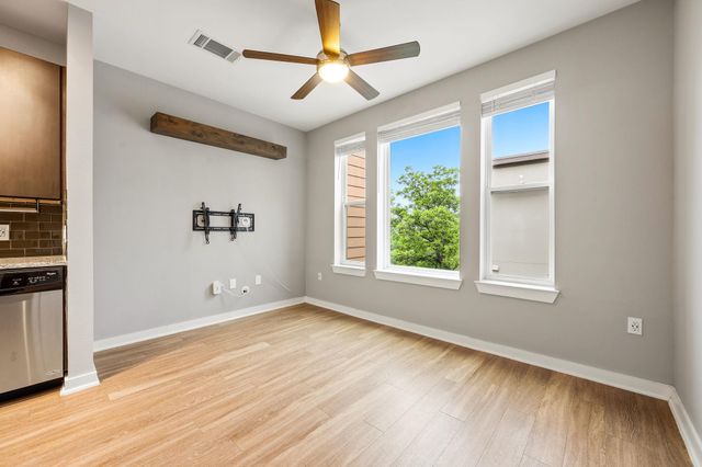 1900 Barton Springs RD 5015, Austin, TX 78704