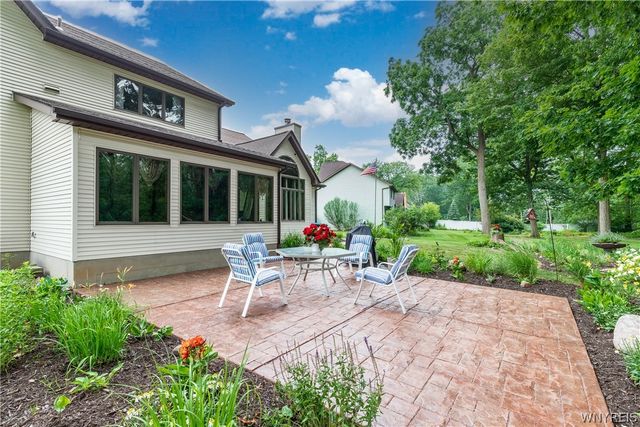 299 Deerwood Lane, Grand Island, NY 14072