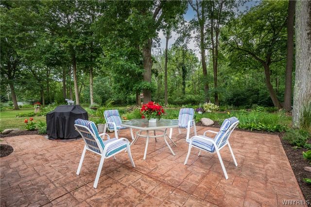 299 Deerwood Lane, Grand Island, NY 14072