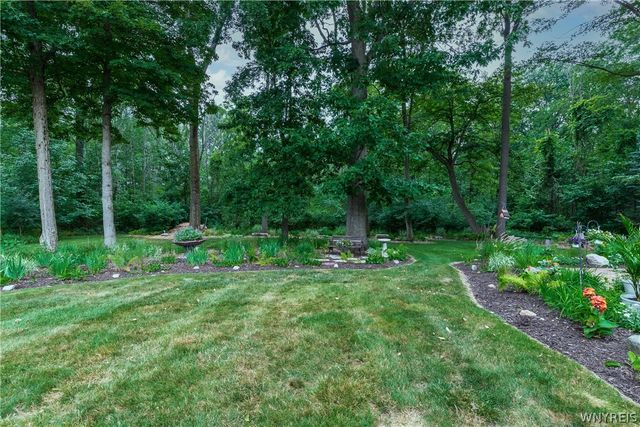 299 Deerwood Lane, Grand Island, NY 14072