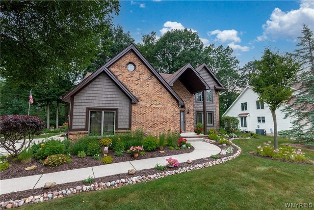 299 Deerwood Lane, Grand Island, NY 14072