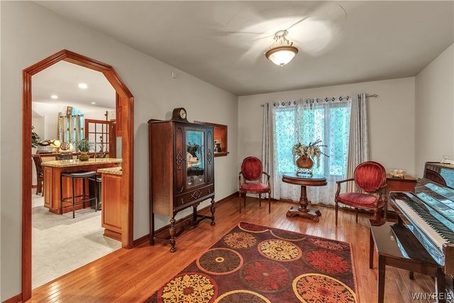 299 Deerwood Lane, Grand Island, NY 14072