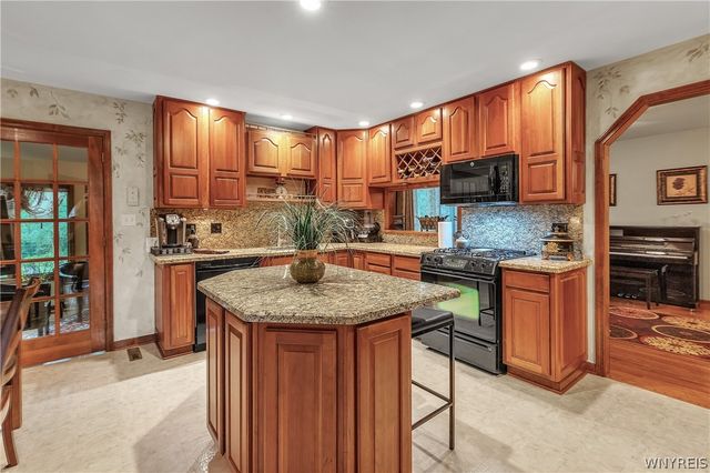 299 Deerwood Lane, Grand Island, NY 14072