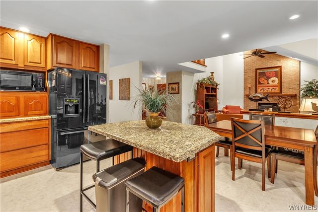 299 Deerwood Lane, Grand Island, NY 14072