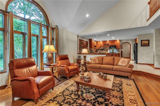 299 Deerwood Lane, Grand Island, NY 14072