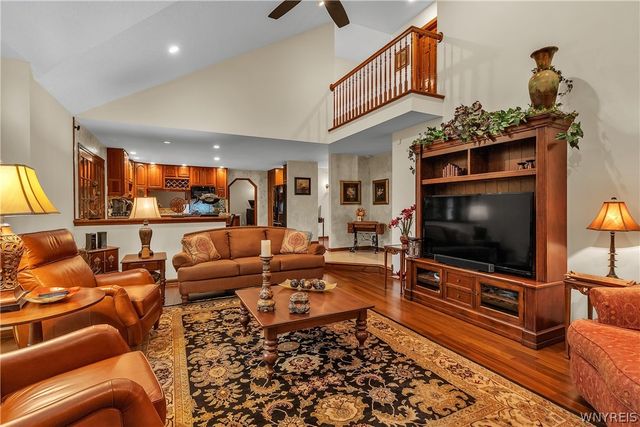 299 Deerwood Lane, Grand Island, NY 14072