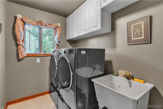 299 Deerwood Lane, Grand Island, NY 14072