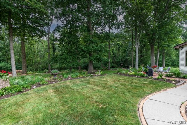 299 Deerwood Lane, Grand Island, NY 14072