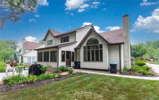 299 Deerwood Lane, Grand Island, NY 14072