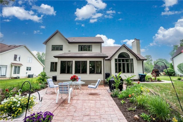 299 Deerwood Lane, Grand Island, NY 14072