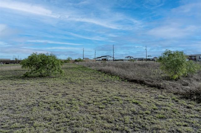 256 Bianca CIR, Del Valle, TX 78617