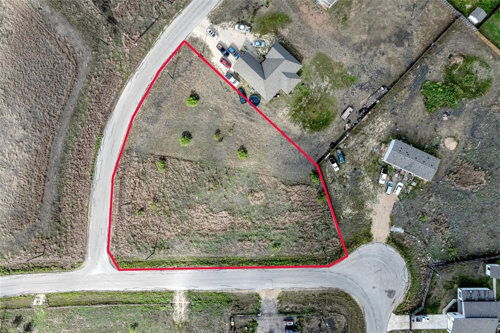 256 Bianca CIR, Del Valle, TX 78617