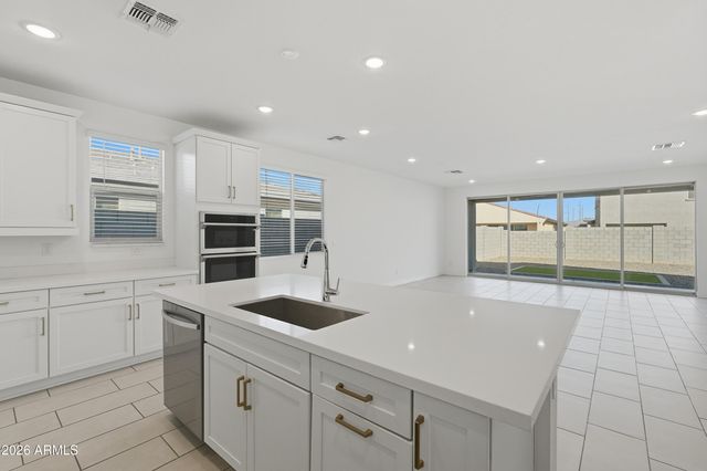 12020 W PARKWAY Lane, Avondale, AZ 85323