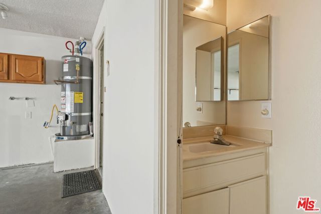 5033 W Avenue L10 4, Lancaster, CA 93536