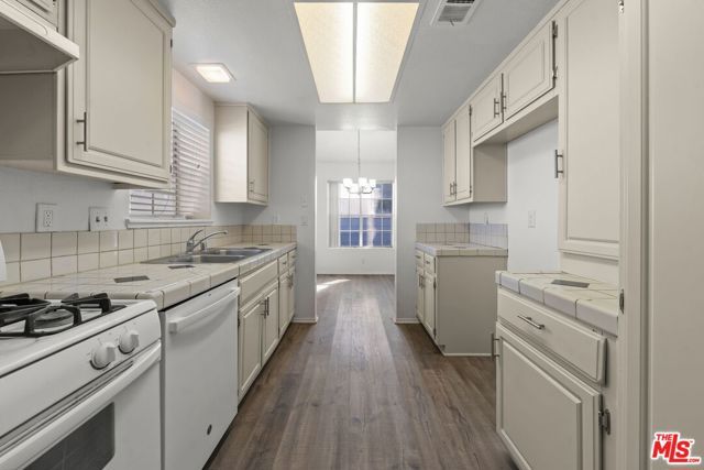 5033 W Avenue L10 4, Lancaster, CA 93536