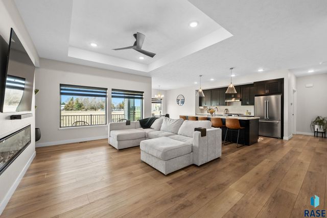 276 Central Park Ct Court, Harrisburg, SD 57032